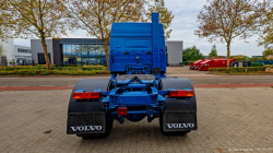 20251019-Tom-Holding-00253